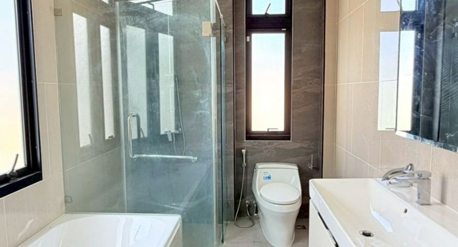 Casa en venta de 4 habitaciones en Ban Chang, Rayong