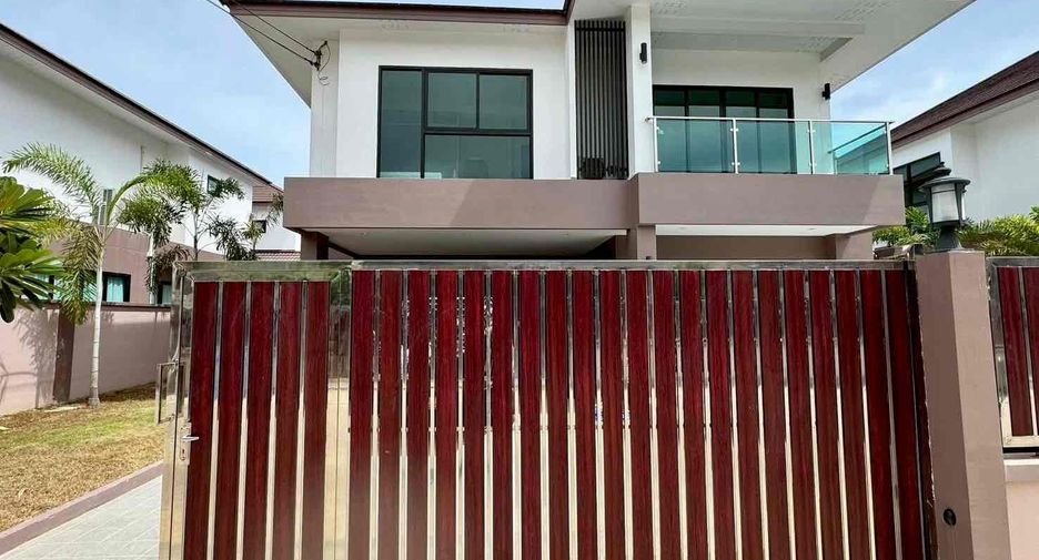 Villa en alquiler de 4 habitaciones en Bang Lamung, Chonburi