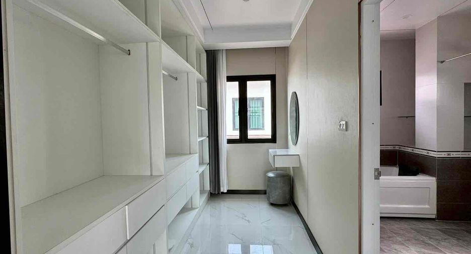 Villa en alquiler de 4 habitaciones en Bang Lamung, Chonburi