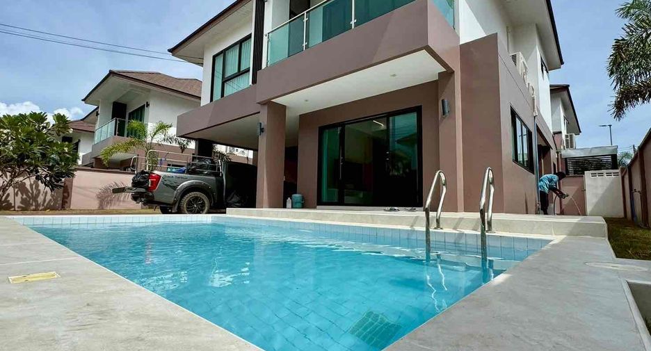 Villa en alquiler de 4 habitaciones en Bang Lamung, Chonburi