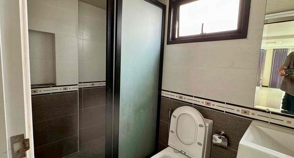 Villa en alquiler de 4 habitaciones en Bang Lamung, Chonburi