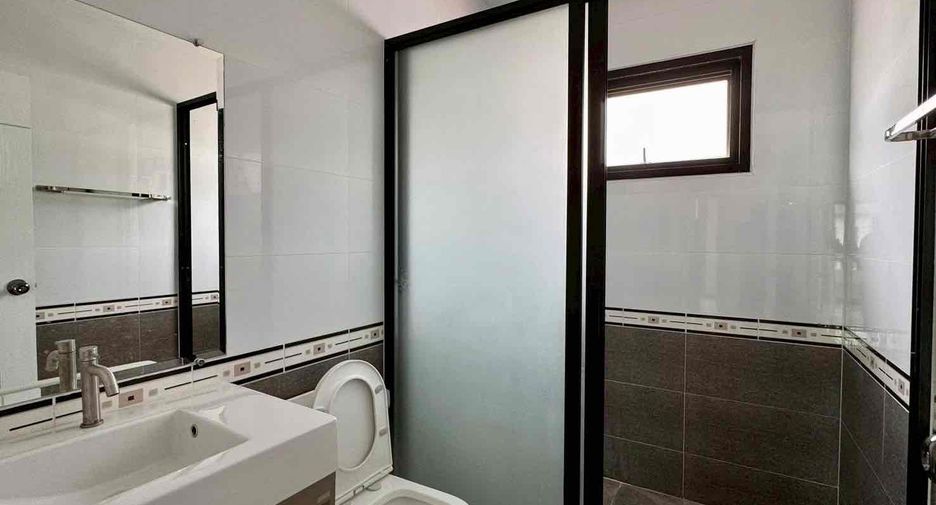 Villa en alquiler de 4 habitaciones en Bang Lamung, Chonburi