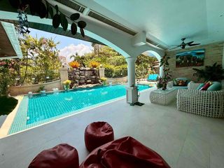 Villa en alquiler de 4 habitaciones en Bang Lamung, Chonburi