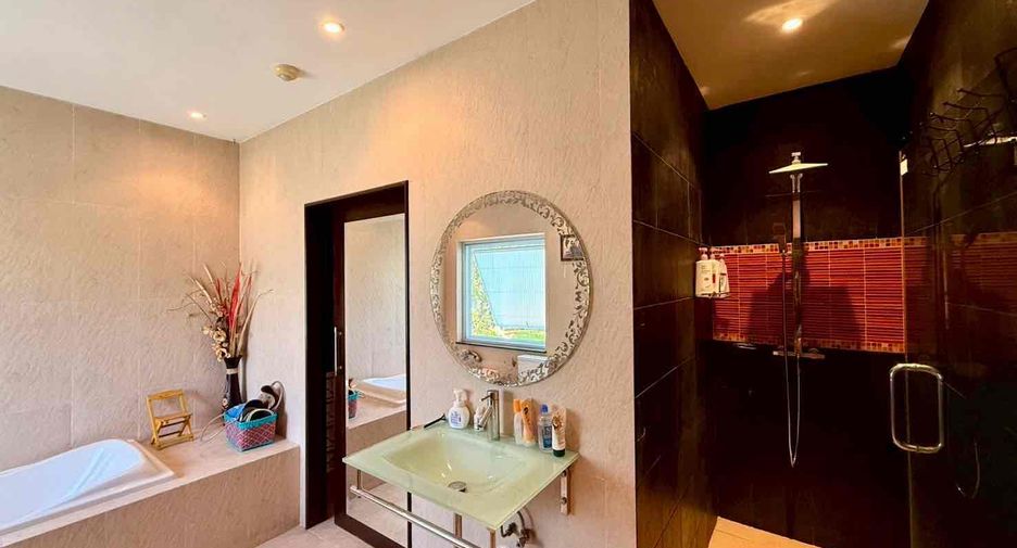 À louer 4 chambres villa à Bang Lamung, Chonburi