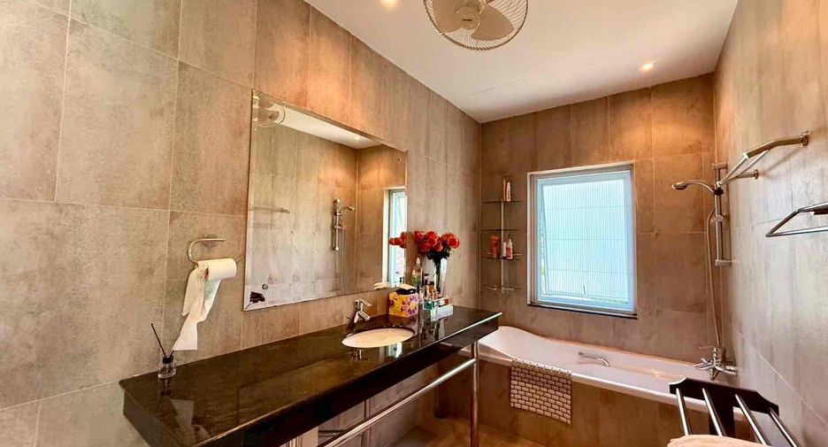 À louer 4 chambres villa à Bang Lamung, Chonburi