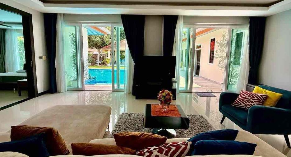 For rent 4 bedrooms villa in Bang Lamung, Chonburi