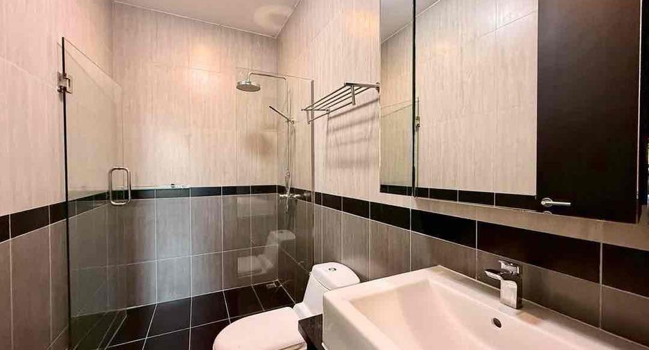 For rent 4 bedrooms villa in Bang Lamung, Chonburi