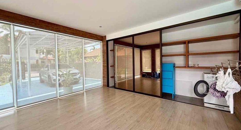 For rent 4 bedrooms villa in Bang Lamung, Chonburi