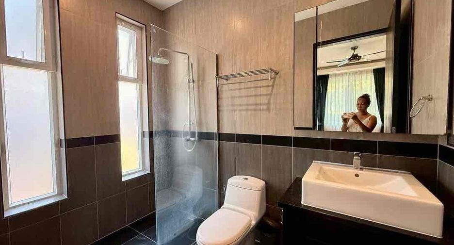 For rent 4 bedrooms villa in Bang Lamung, Chonburi