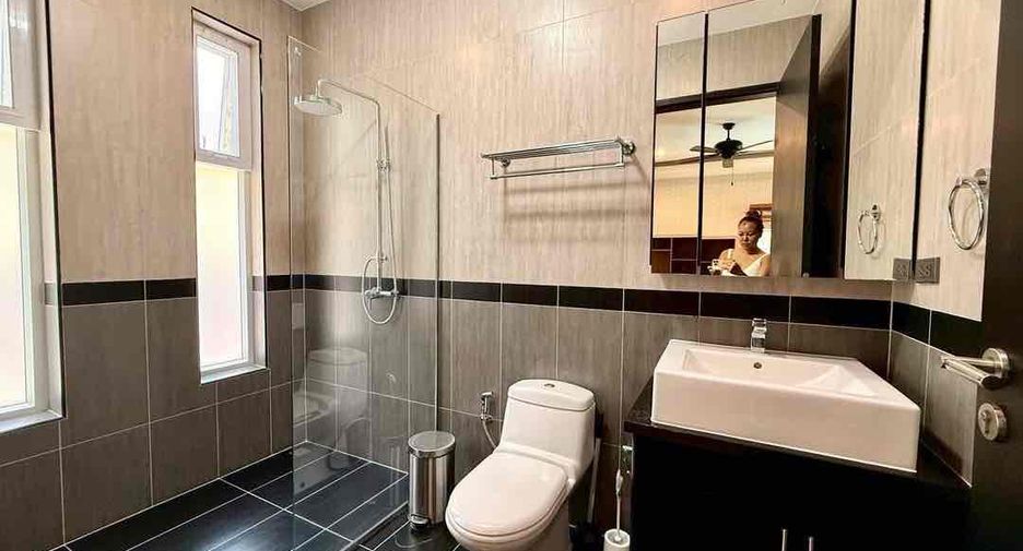 For rent 4 bedrooms villa in Bang Lamung, Chonburi