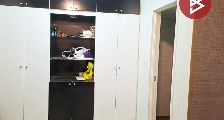À vendre 3 chambres maison de ville à Bang Khun Thian, Bangkok