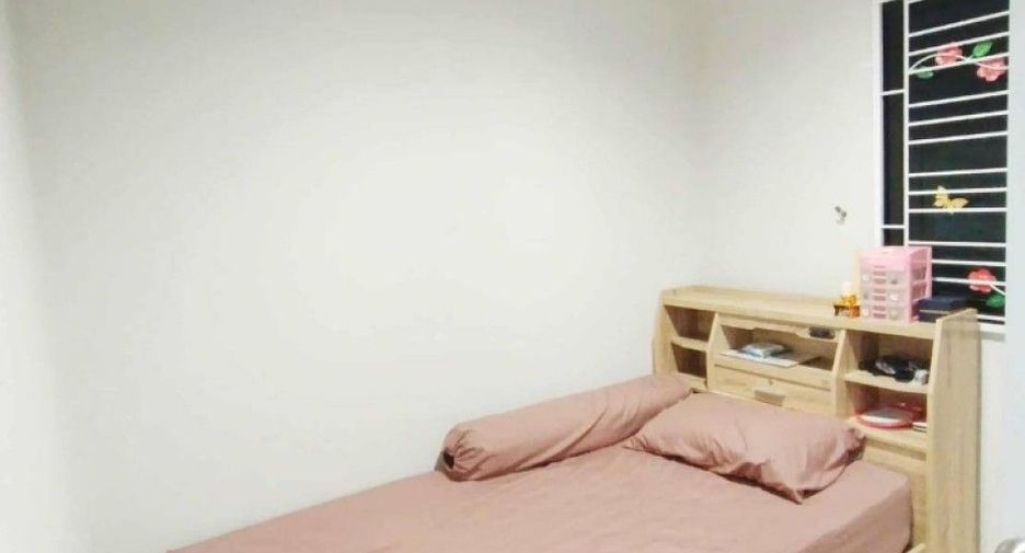For sale 4 bedrooms townhouse in Bang Pakong, Chachoengsao