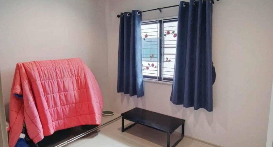 For sale 4 bedrooms townhouse in Bang Pakong, Chachoengsao