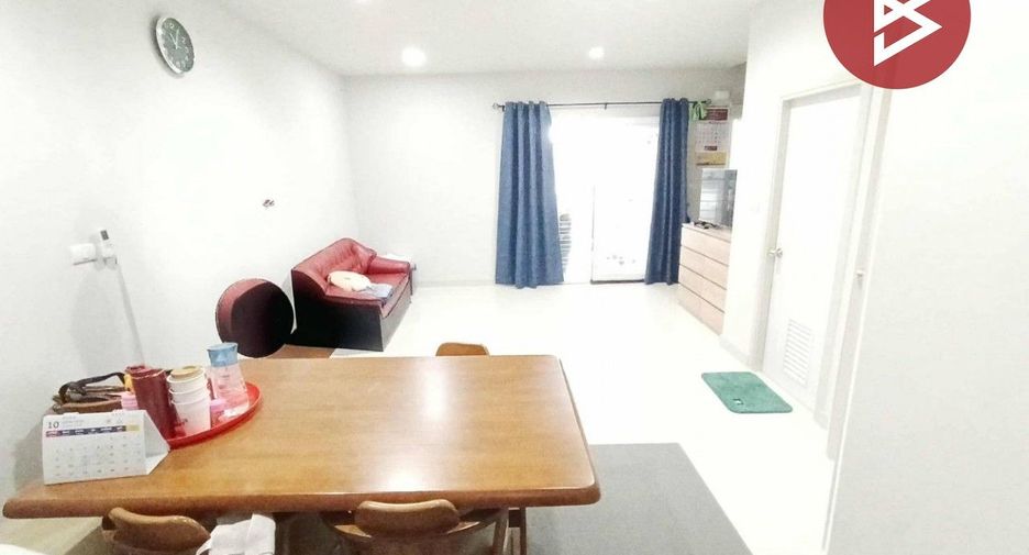 For sale 4 bedrooms townhouse in Bang Pakong, Chachoengsao
