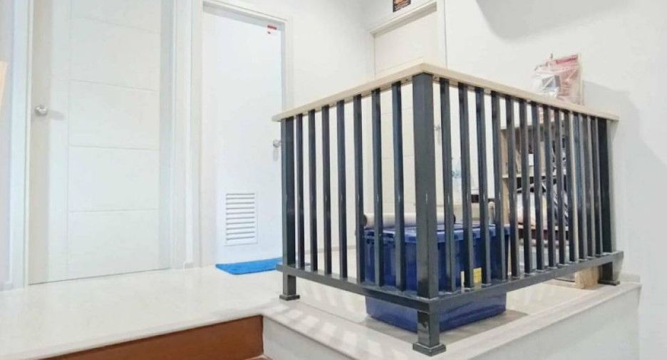 For sale 4 bedrooms townhouse in Bang Pakong, Chachoengsao