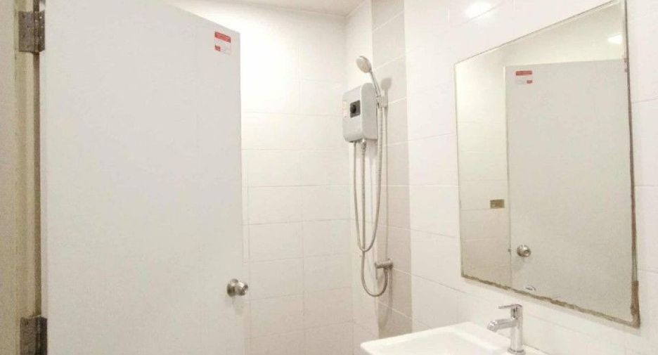 For sale 4 bedrooms townhouse in Bang Pakong, Chachoengsao