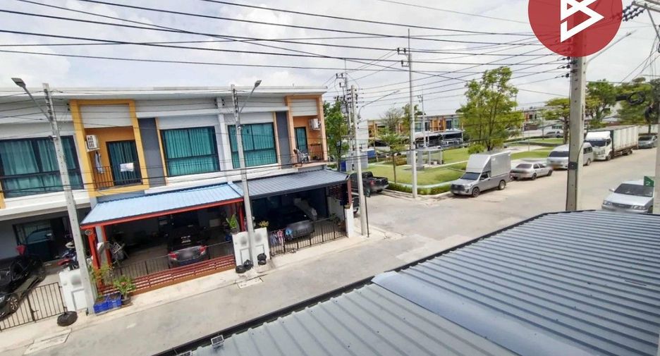 For sale 4 bedrooms townhouse in Bang Pakong, Chachoengsao