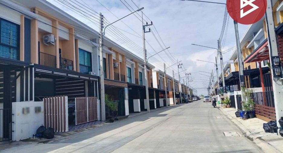 For sale 4 bedrooms townhouse in Bang Pakong, Chachoengsao