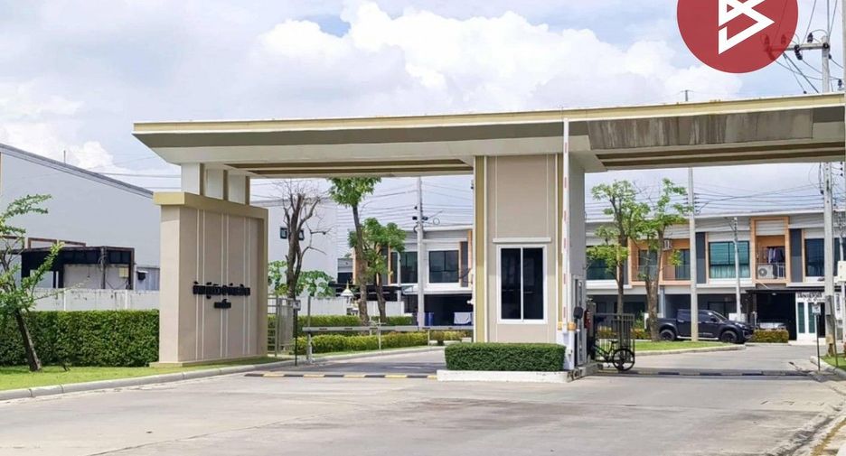 For sale 4 bedrooms townhouse in Bang Pakong, Chachoengsao