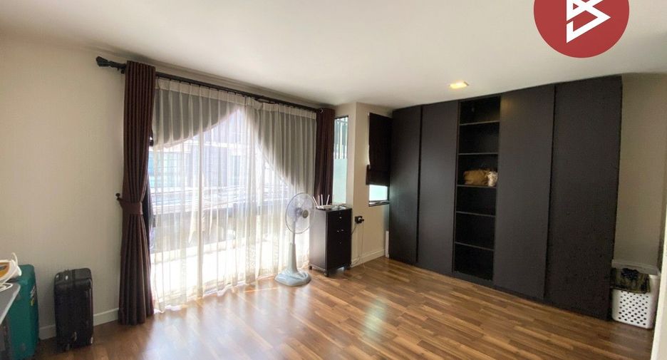 À vendre 3 chambres maison de ville à Khan Na Yao, Bangkok
