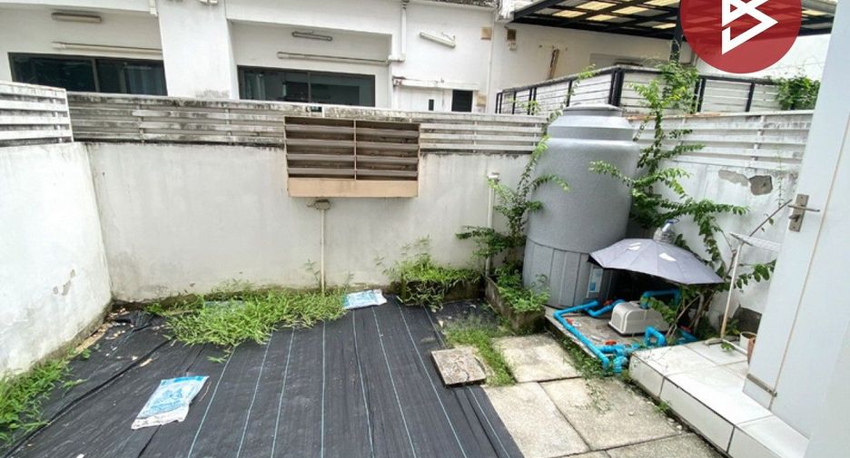 À vendre 3 chambres maison de ville à Khan Na Yao, Bangkok