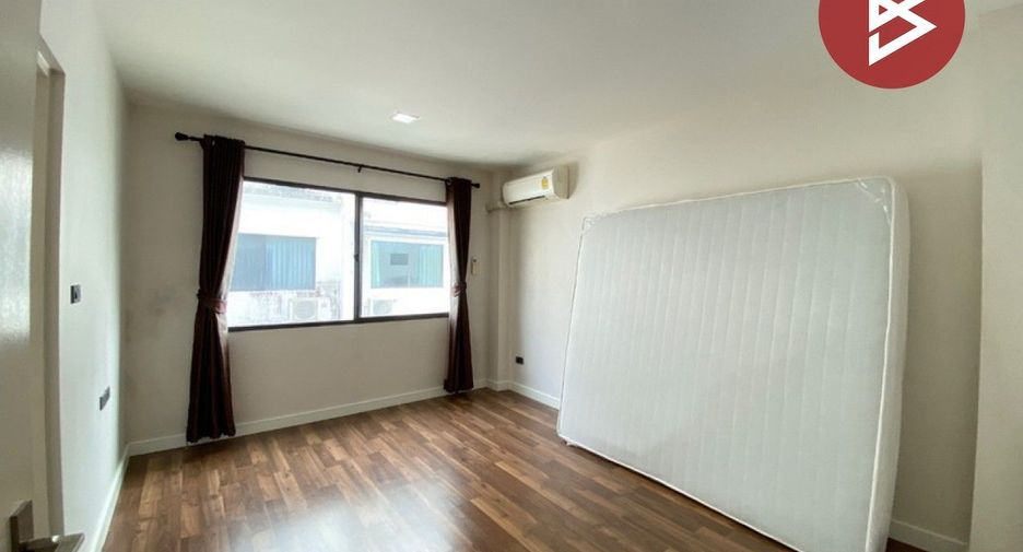À vendre 3 chambres maison de ville à Khan Na Yao, Bangkok