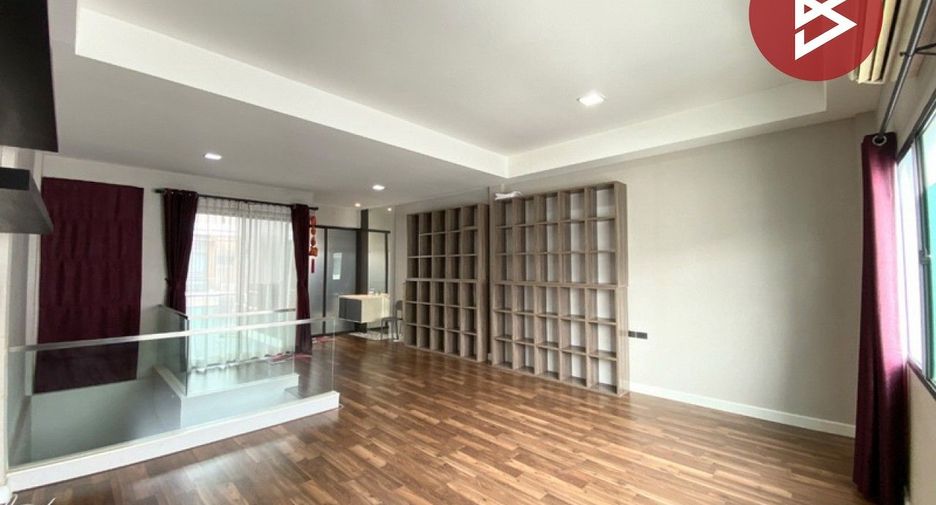 À vendre 3 chambres maison de ville à Khan Na Yao, Bangkok