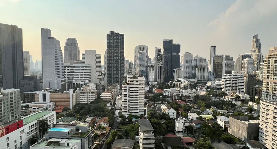 For rent and for sale 1 bed condo in Watthana, Bangkok