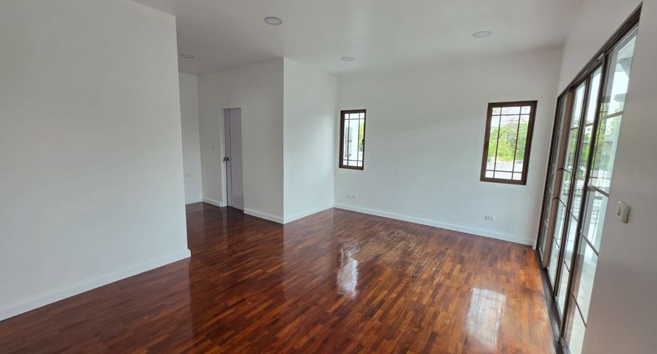 For sale 3 bedrooms house in Mueang Nonthaburi, Nonthaburi