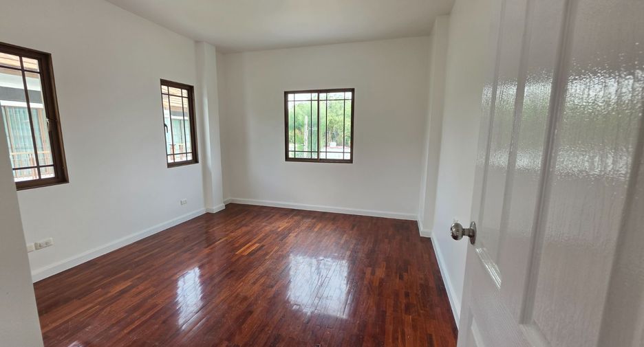 For sale 3 bedrooms house in Mueang Nonthaburi, Nonthaburi