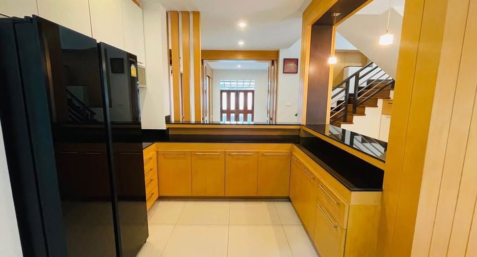 For rent 7 ベッドルーム house in Chatuchak, Bangkok
