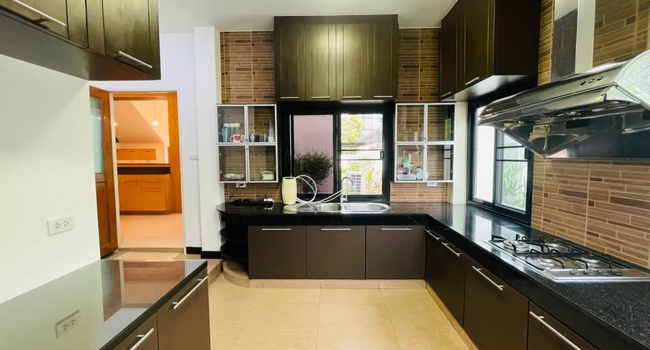 For rent 7 ベッドルーム house in Chatuchak, Bangkok