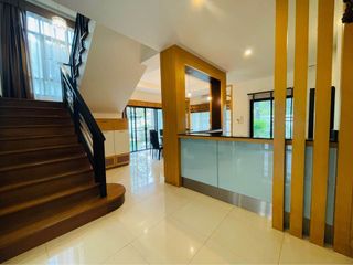 出租 7 卧室 独立屋 在 Chatuchak, 曼谷