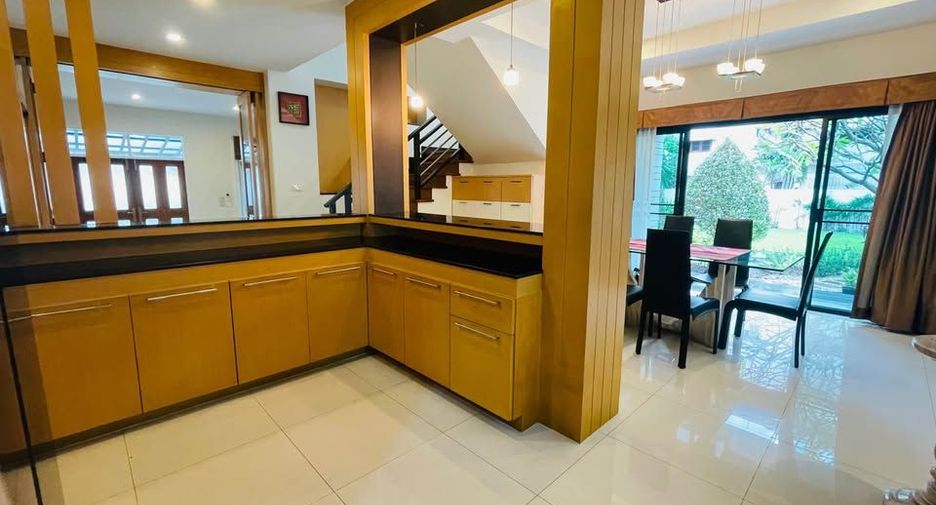 For rent 7 ベッドルーム house in Chatuchak, Bangkok