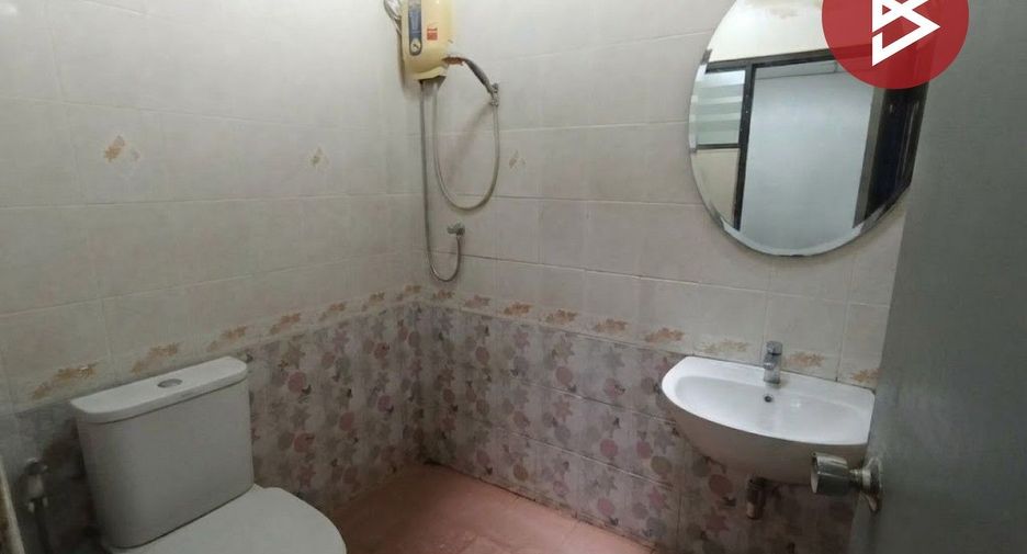 For sale 3 bedrooms townhouse in Thung Khru, Bangkok