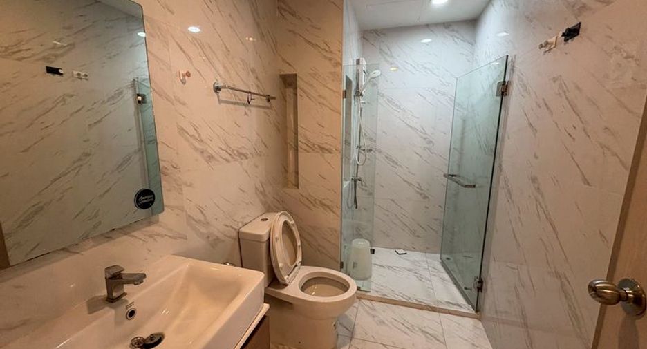 For sale 2 ベッドルーム condo in Bang Na, Bangkok