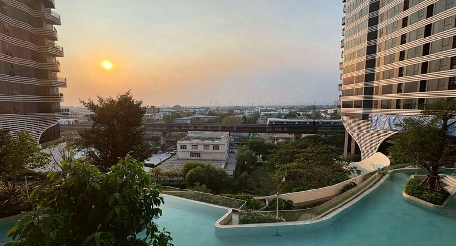 For sale 2 ベッドルーム condo in Bang Na, Bangkok