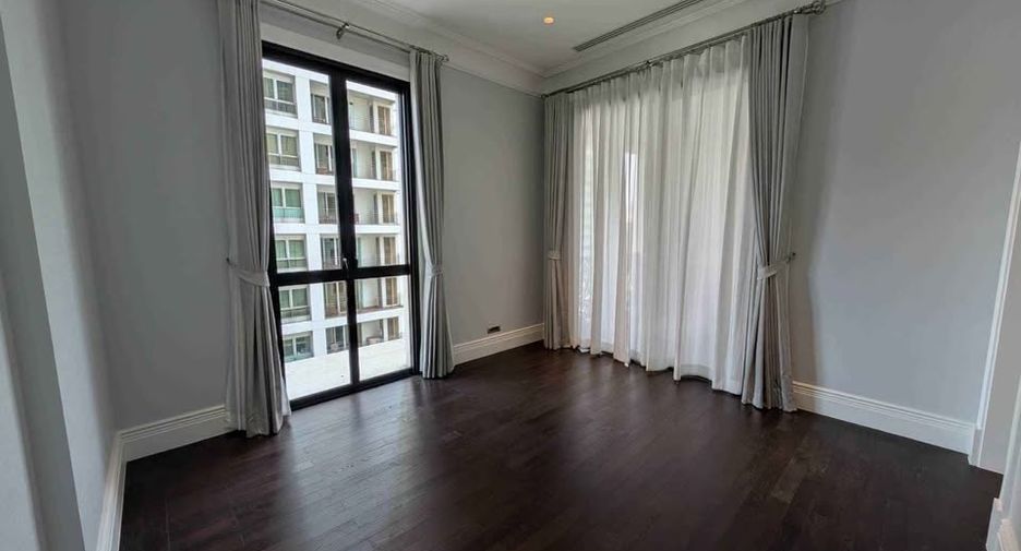 Wohnung zur Miete mit 3 Zimmer in Pathum Wan, Bangkok