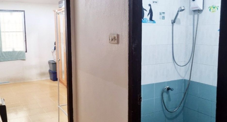 For sale 2 bedrooms townhouse in Si Racha, Chonburi