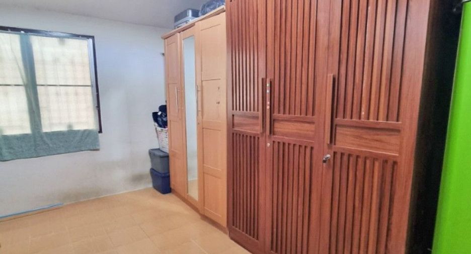 For sale 2 bedrooms townhouse in Si Racha, Chonburi