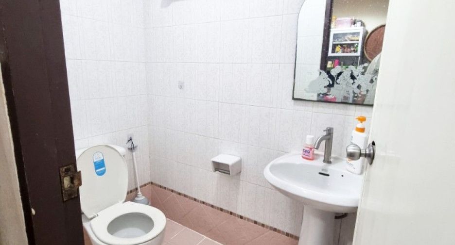 For sale 2 bedrooms townhouse in Si Racha, Chonburi
