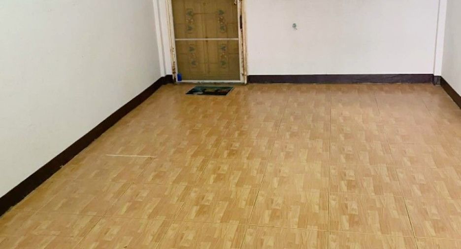 For sale 2 bedrooms townhouse in Khlong Luang, Pathum Thani