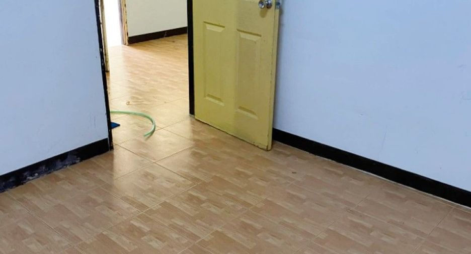 For sale 2 bedrooms townhouse in Khlong Luang, Pathum Thani