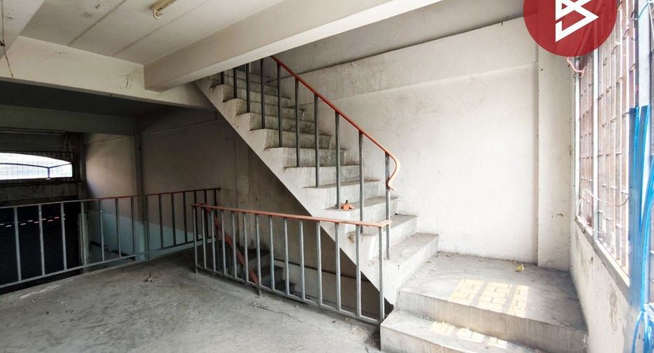 Gewerbefläche zum Kauf mit 2 Zimmer in Sam Phran, Nakhon Pathom