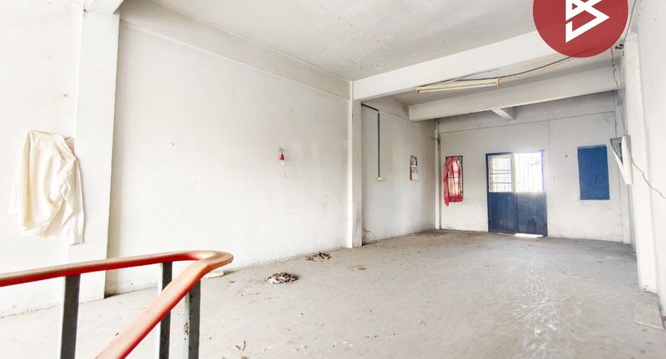 Gewerbefläche zum Kauf mit 2 Zimmer in Sam Phran, Nakhon Pathom