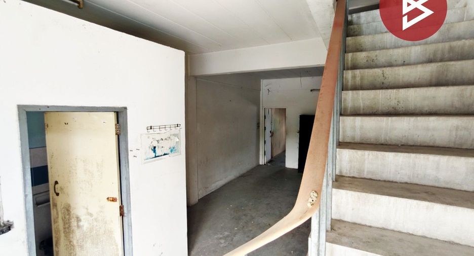 Gewerbefläche zum Kauf mit 2 Zimmer in Sam Phran, Nakhon Pathom
