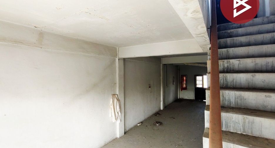 Gewerbefläche zum Kauf mit 2 Zimmer in Sam Phran, Nakhon Pathom