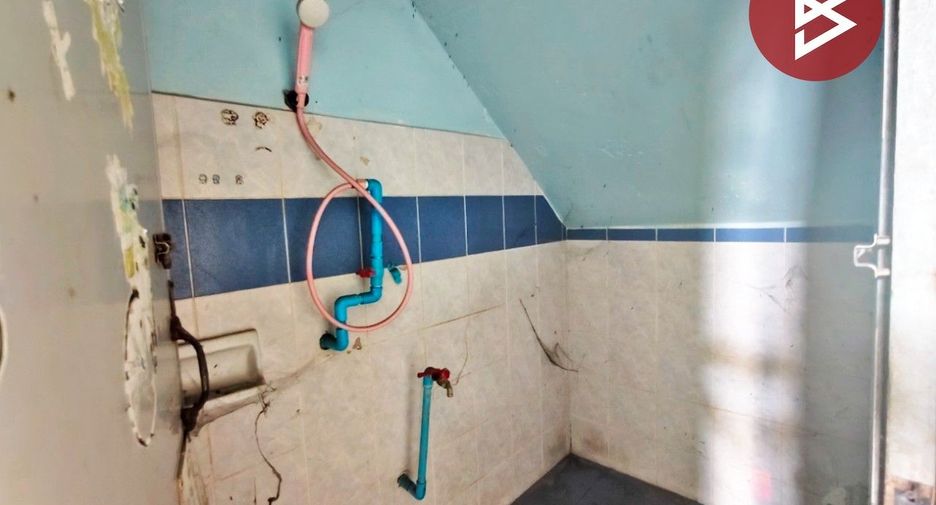 Gewerbefläche zum Kauf mit 2 Zimmer in Sam Phran, Nakhon Pathom