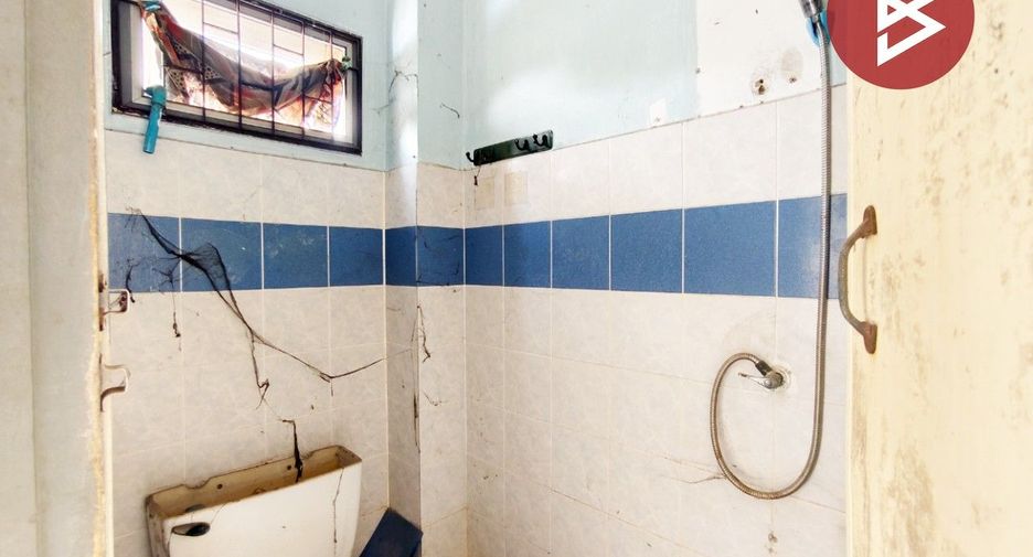 Gewerbefläche zum Kauf mit 2 Zimmer in Sam Phran, Nakhon Pathom