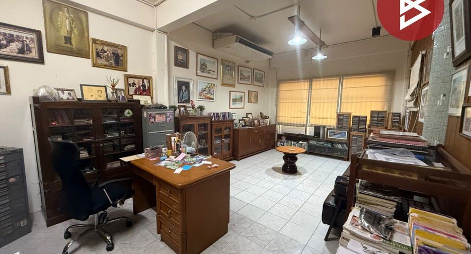 For sale 6 bedrooms townhouse in Khok Samrong, Lopburi